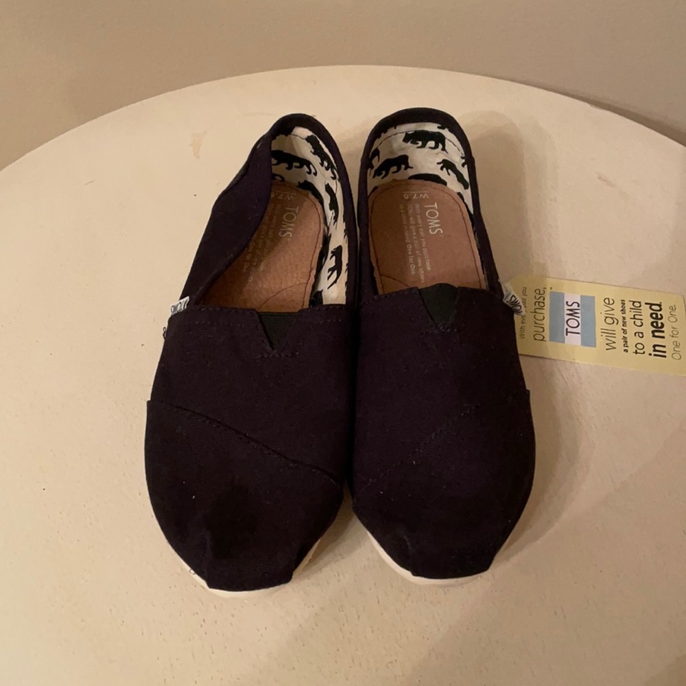 Black TOMS women’s  size 7.5W